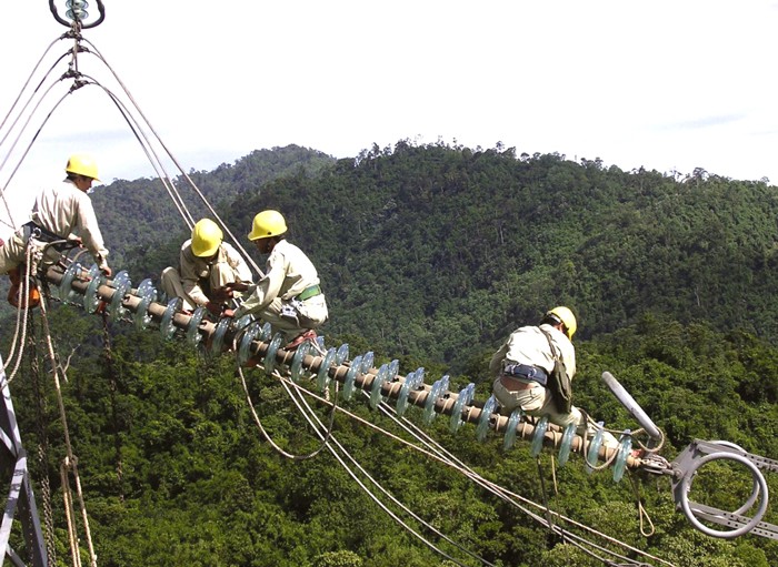 Đang thực hiện 26 gói thầu cung cấp cáp các loại và vận chuyển máy biến áp trên địa bàn các tỉnh miền Nam. Ảnh: Đức Thanh