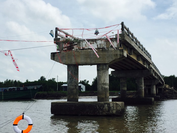 Nguyên nhân dẫn đến sập cầu Ô Rô vẫn chưa tìm ra. Ảnh: Gia An