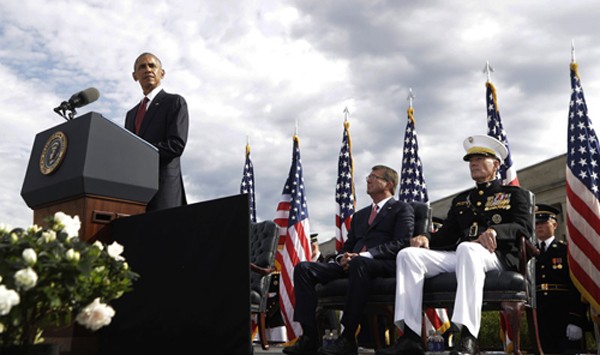 Tổng thống Obama phát biểu tại lễ tưởng niệm 15 năm vụ khủng bố 11/9 ở Bộ Quốc phòng Mỹ hôm qua. Ảnh: AP