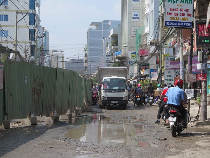 TP.HCM là địa phương rất “mạnh tay” trong việc xử phạt nhà thầu thi công bầy hầy, cầu thả. Ảnh: Văn Huyền