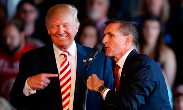 Donald Trump (trái) và tướngMichael Flynn. Ảnh:George Frey