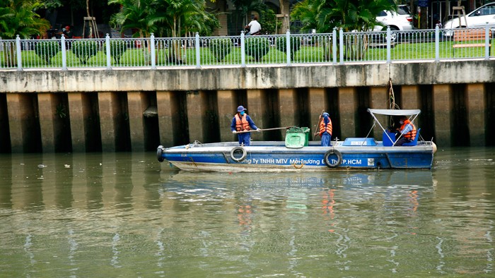 Trong 54 dự án được TP.HCM ưu tiên thực hiện thì các dự án thu gom, xử lý nước thải sinh hoạt đô thị và nạo vét kênh rạch chiếm phần lớn, với tổng trị giá gần 51.300 tỷ đồng. Ảnh: Tiên Giang