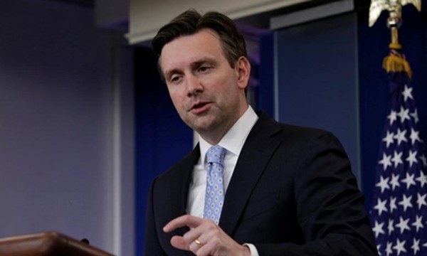 Người phát ngôn Nhà Trắng Josh Earnest. Ảnh:Reuters.