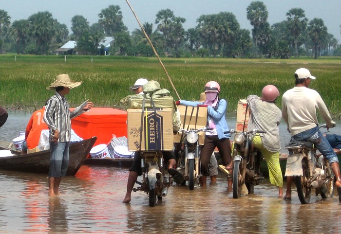 Hoạt động buôn lậu, gian lận thương mại diễn ra ngày càng phức tạp, với thủ đoạn ngày càng tinh vi. Ảnh: Việt Tiến