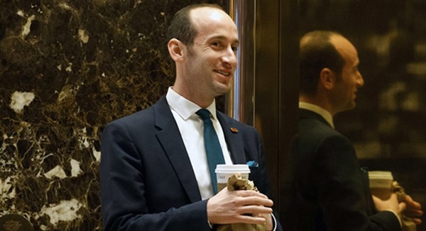 Trợ lý Stephen Miller, người viết diễn văn nhậm chức của Tổng thống Mỹ đắc cử Donald Trump. Ảnh:AP