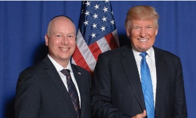 Tổng thống đắc cử Mỹ Donald Trump (phải) và luật sư Jason Greenblatt. (Ảnh: Twitter)