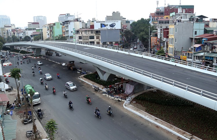 Công ty CP Cơ khí 4 và Xây dựng Thăng Long là nhà thầu thi công cầu vượt Ô Đông Mác - Nguyễn Khoái. Ảnh: Văn Tuyến