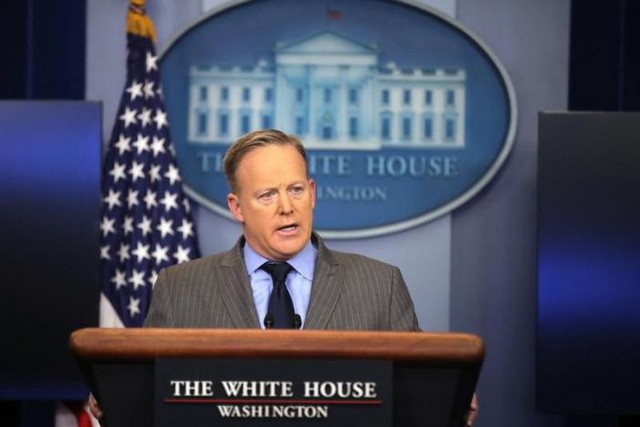 Người phát ngôn Nhà Trắng Sean Spicer (Ảnh: Reuters)