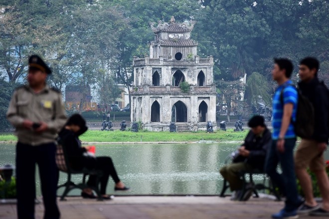 Hà Nội khác lạ mà thân quen sáng mùng 1 Tết