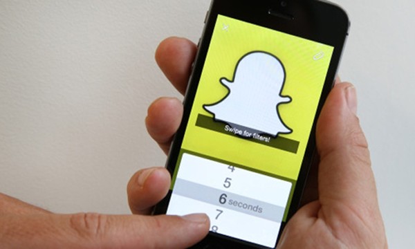 Snapchat là ứng dụng chia sẻ hình ảnh khá nổi tiếng. Ảnh:Reuters