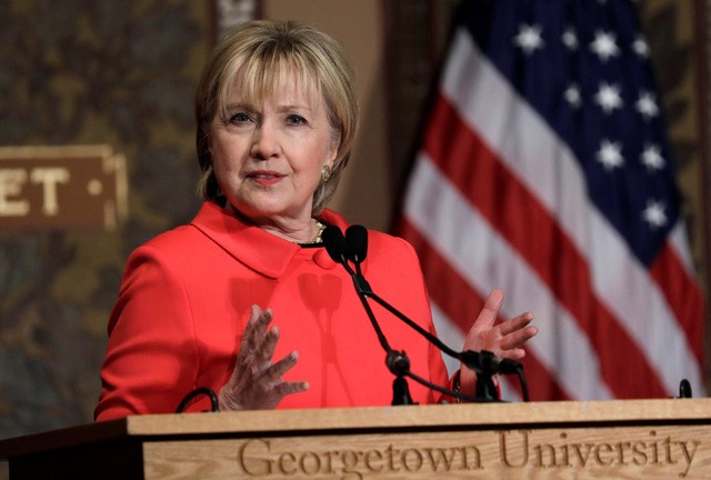 Bà Hillary Clinton phát biểu tại Đại học Georgetown ở Washington, Mỹ hôm 31/3 (Ảnh: Reuters)