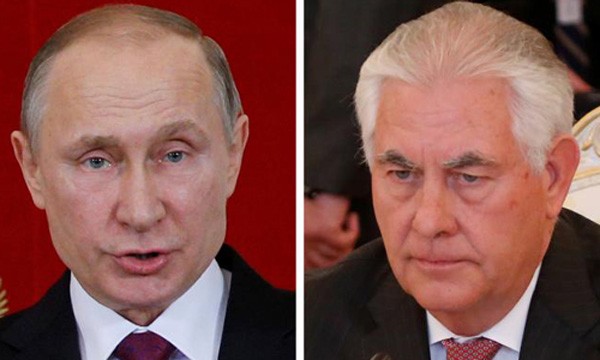 Tổng thống Nga Putin, trái, và Ngoại trưởng Mỹ Rex Tillerson. Ảnh:Reuters