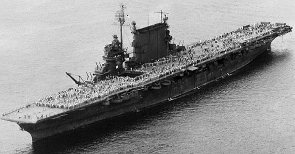 Binh sĩ hồi hương trên tàu USS Saratoga. Ảnh:War History.