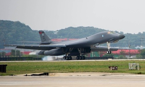 Máy bay ném bom chiến lược B-1B của không quân Mỹ. Ảnh:Stars and Stripes