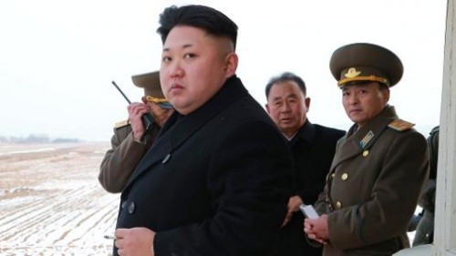 Lãnh đạo Triều Tiên Kim Jong-un và các quan chức. Ảnh: KCNA