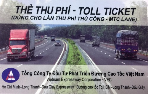 Thẻ thu phí được phát cho người lái ôtô khi vào cao tốc. Ảnh: Vân Quỳnh.