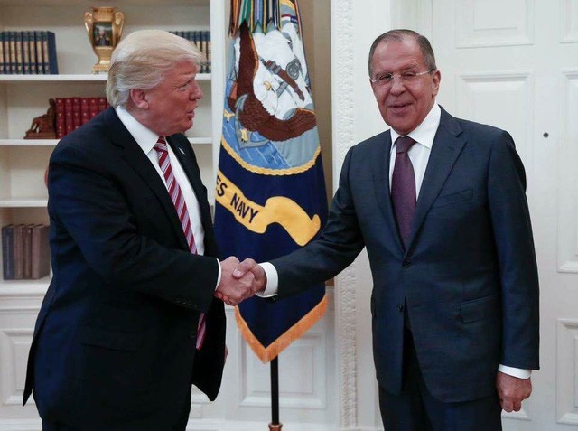 Tổng thống Mỹ Donald Trump (trái) tiếp Ngoại trưởng Nga Sergei Lavrov tại Nhà Trắng ngày 10/5. (Ảnh: Bộ Ngoại giao Nga)