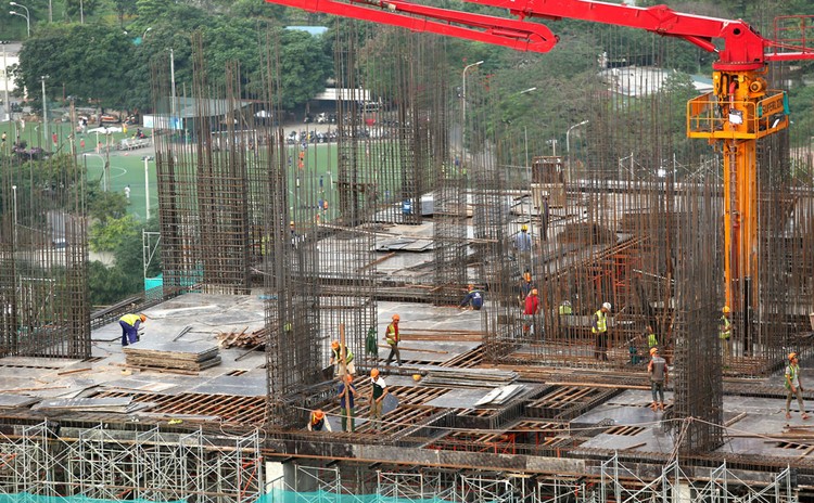 Tình trạng thi công vượt quá vốn kế hoạch được giao, gây nợ đọng xây dựng cơ bản, tạo áp lực lớn đến cân đối ngân sách nhà nước. Ảnh: Nhã Chi