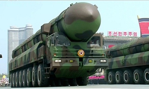 Tên lửa Triều Tiên trong lễ duyệt binh hồi tháng 4. Ảnh:Reuters