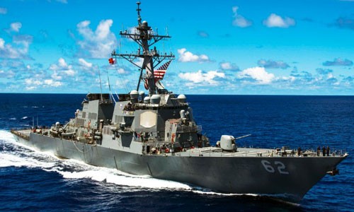 Khu trục hạm USS Fitzgerald trước khi bị va chạm. Ảnh:US Navy