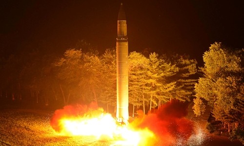 Tên lửa đạn đạo Hwasong-14 được Triều Tiên phóng thử hôm 28/7. Ảnh:Reuters/KCNA.