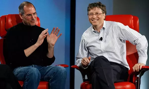 Steve Jobs và Bill Gates trong diễn đàn năm 2007. Ảnh:CNET