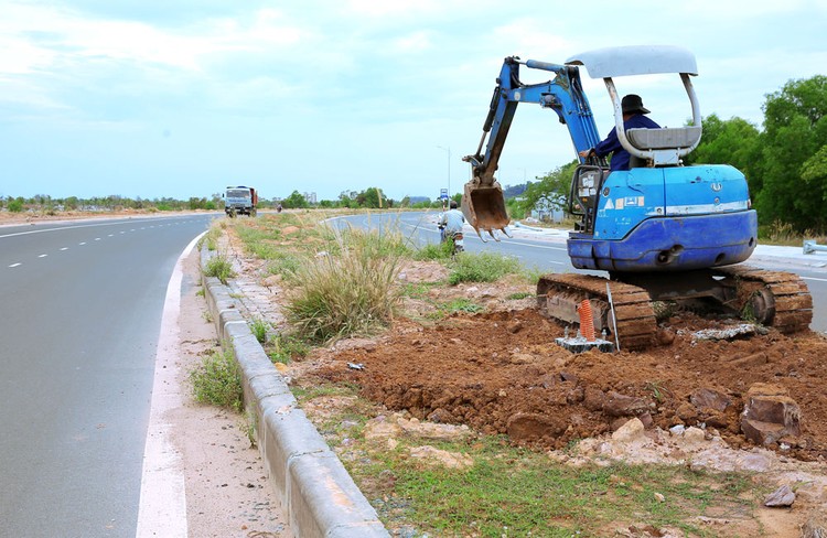 Nhiều vướng mắc trong quy định pháp luật đang làm chậm tiến độ giải ngân vốn đầu tư công. Ảnh: Nguyễn Lan Hương