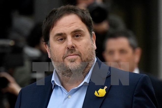 Cựu Phó Thủ hiến Catalunya Oriol Junqueras tới tòa án ở Madrid, Tây Ban Nha ngày 2/11 vừa qua. (Ảnh: AFP/TTXVN)