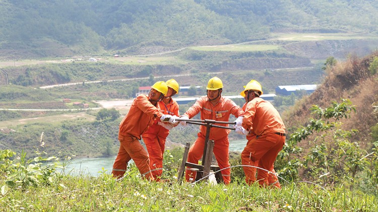 Điện lực Sơn La nỗ lực hoàn thành các dự án đúng tiến độ