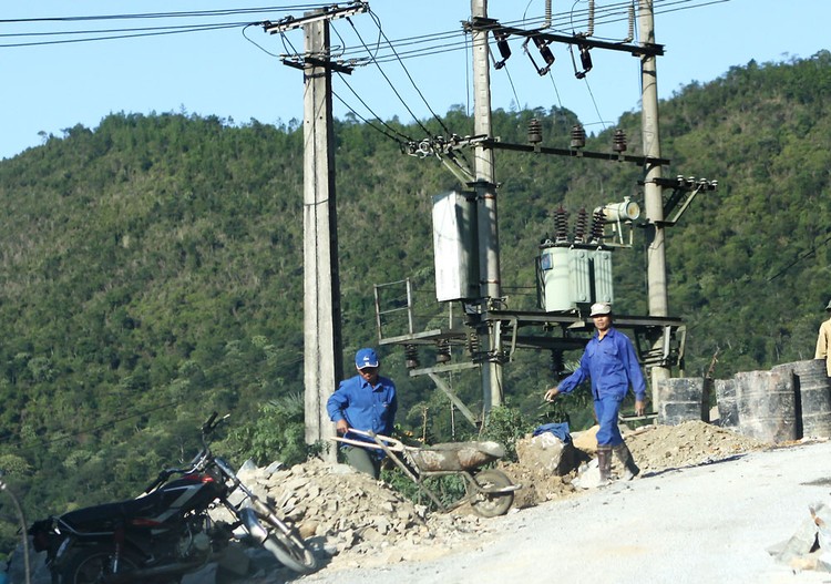 Theo quy định, thi công chậm so với tiến độ đã ký kết, nhà thầu bị chấm dứt hợp đồng. Ảnh: Hoài Tâm