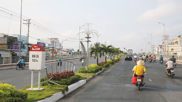 Lãnh đạo tỉnh Cà Mau yêu cầu, thủ trưởng các sở, ban, ngành cấp tỉnh và UBND các huyện, TP. Cà Mau chịu trách nhiệm kịp thời phổ biến và quán triệt thực hiện Chỉ thị số 47/CT-TTg. Ảnh: Lê Tiên