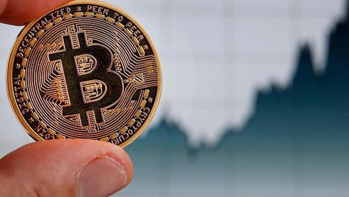 Chỉ trong vòng 1 ngày, giá Bitcoin đã tăng hơn 2.000 USD - Ảnh: Getty/CNBC.