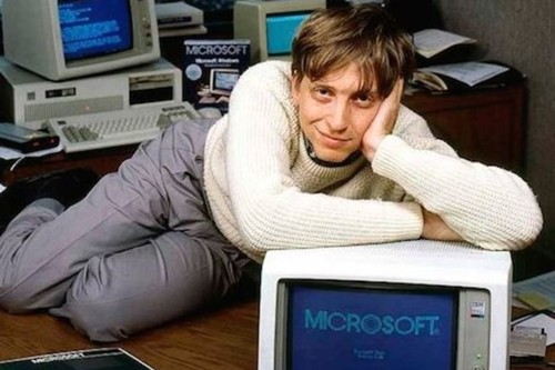 Bill Gates đã bỏ dở Harvard để tập trung cho Microsoft.