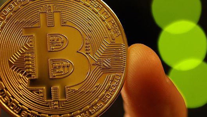 Tuy nhiên, so với đỉnh giá gần 20.000 USD thiết lập vào tháng 12 năm ngoái, giá Bitcoin hiện vẫn giảm hơn 50% - Ảnh: Getty/CNBC.