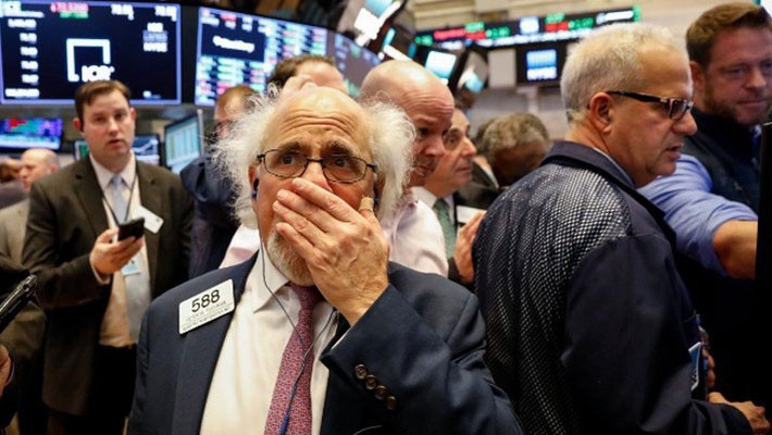 Các nhà giao dịch cổ phiếu trên sàn NYSE ở New York, Mỹ - Ảnh: Reuters.