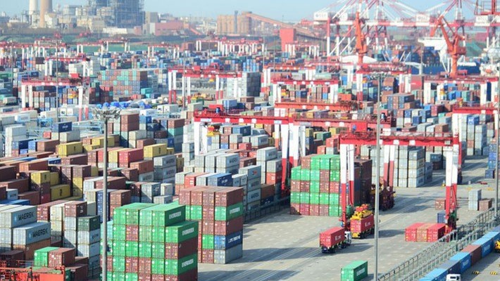 Những container hàng hóa ở cảng Thanh Đảo, Sơn Đông, Trung Quốc - Ảnh: Reuters.