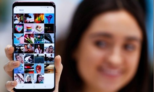 Samsung Galaxy S9 Plus tại Triển lãm Di động ở Tây Ban Nha đầu năm nay. Ảnh:Reuters