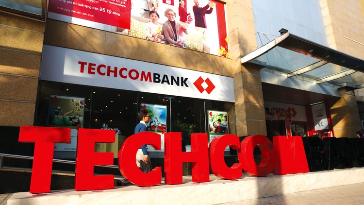 Khối lượng CP tăng thêm 200% sau khi lên sàn theo phương án tăng vốn điều lệ khiến Techcombank đối mặt với rủi ro pha loãng EPS. Ảnh: Lê Tiên