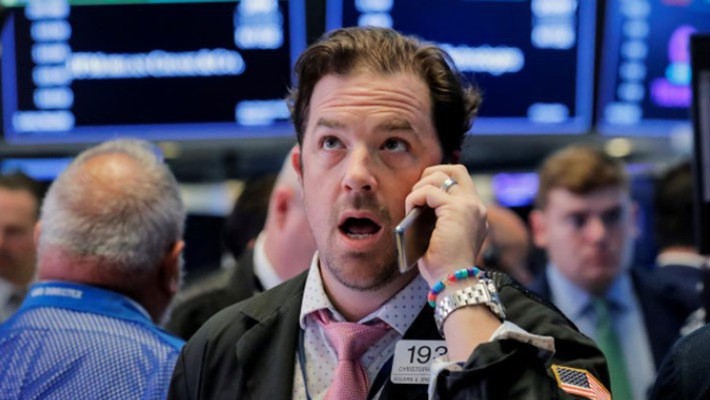 Các nhà giao dịch cổ phiếu trên sàn NYSE ở New York, Mỹ - Ảnh: Reuters.