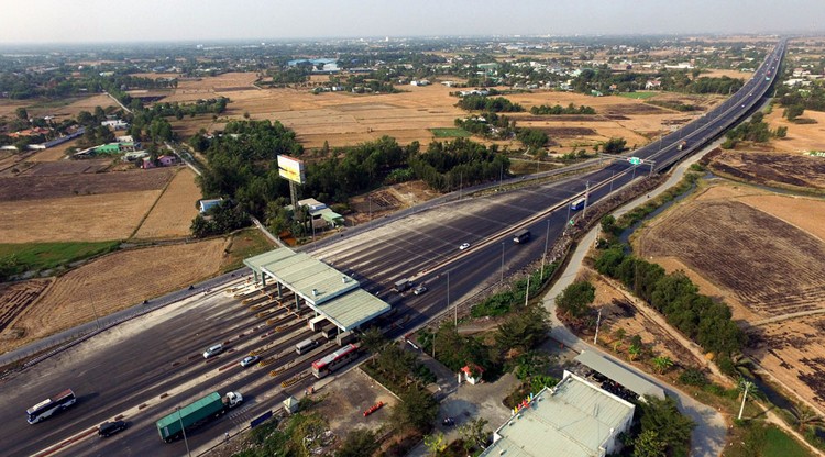 Công ty CP Lạc An trúng thầu xây lắp tại Dự án Xây dựng tuyến đường gom thuộc tuyến đường dẫn cao tốc TP.HCM - Trung Lương (từ nút giao thông Bình Thuận đến đường Trần Đại Nghĩa). Ảnh: Hoàng Hải