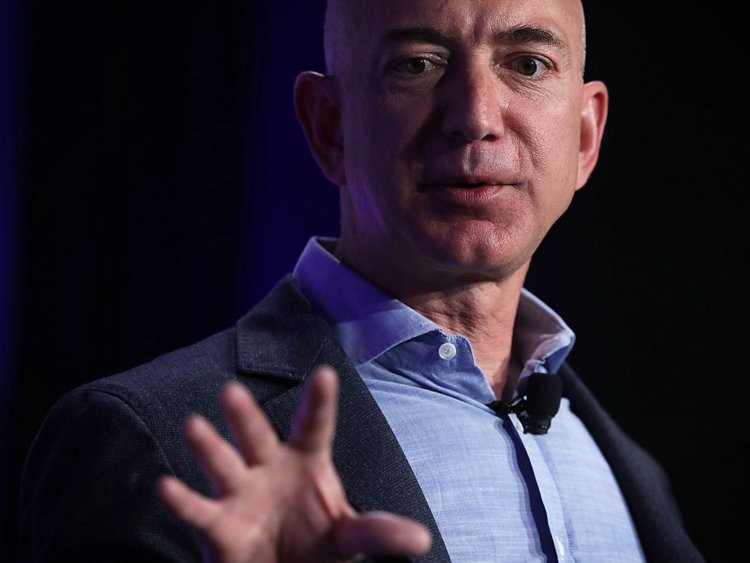 Cuộc sống thường ngày của người giàu có nhất hành tinh Jeff Bezos