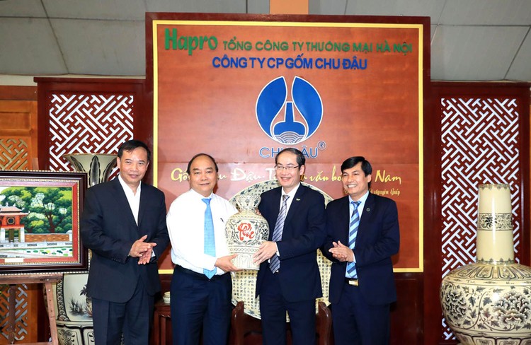 Thủ tướng Chính phủ Nguyễn Xuân Phúc thăm Tổng công ty Thương mại Hà Nội tháng 4/2018