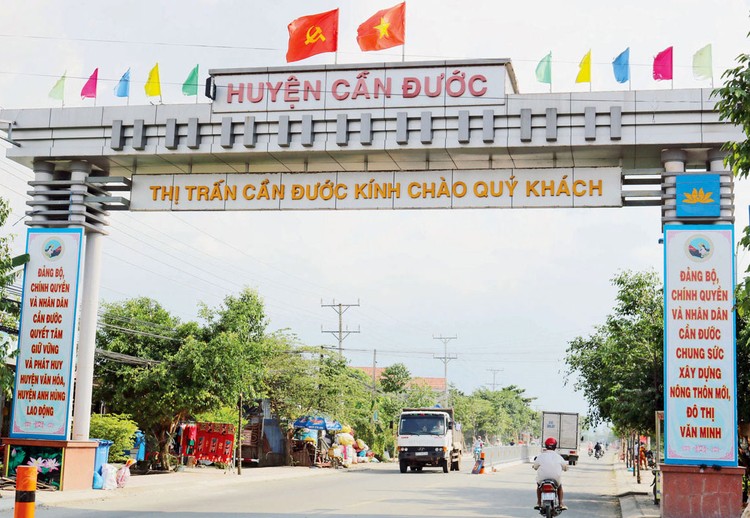 UBND huyện Cần Đước (Long An) đã chỉ đạo Giám đốc Ban QLDA đầu tư xây dựng huyện này rút kinh nghiệm trong công tác xây dựng cơ bản. Ảnh: Thanh Nga