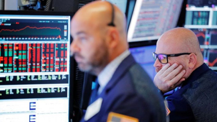 Các nhà giao dịch cổ phiếu trên sàn NYSE ở New York, Mỹ - Ảnh: Reuters.