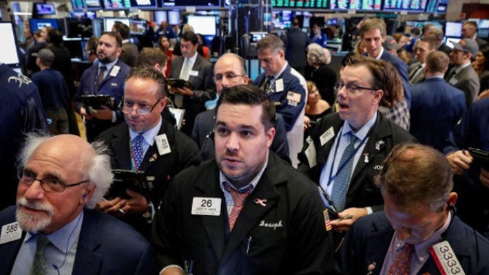 Các nhà giao dịch cổ phiếu trên sàn NYSE ở New York, Mỹ - Ảnh: Reuters.