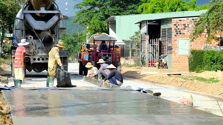 Nhà thầu tố cáo việc lựa chọn nhà thầu thực hiện Gói thầu Xây dựng công trình thuộc Dự án Đường nội thị huyện Ia Pa có dấu hiệu không công khai, minh bạch. Ảnh: Hồng Thi