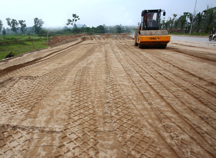 Nhờ trúng nhiều gói thầu lớn, Công ty TNHH Công nghệ và Xây dựng Nam Ngân đã “vươn vai” lớn mạnh trong giới xây lắp tại Bình Định. Ảnh: Nhã Chi