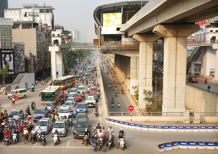 Chính phủ sẽ tiếp tục kiểm soát bội chi ngân sách nhà nước nhằm tăng tích lũy cho đầu tư phát triển và giảm dần nợ công. Ảnh: Lê Tiên