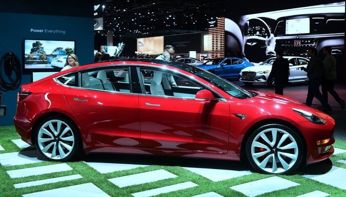 Tesla Model 3 ra mắt ngày 28/2 với giá từ 35.000 USD.