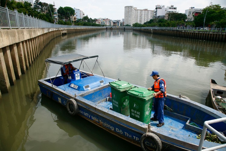 Gói thầu XL-02 Thiết kế - thi công - vận hành Nhà máy Xử lý nước thải Nhiêu Lộc - Thị Nghè áp dụng hình thức đấu thầu cạnh tranh quốc tế có sơ tuyển. Ảnh: Lê Tiên